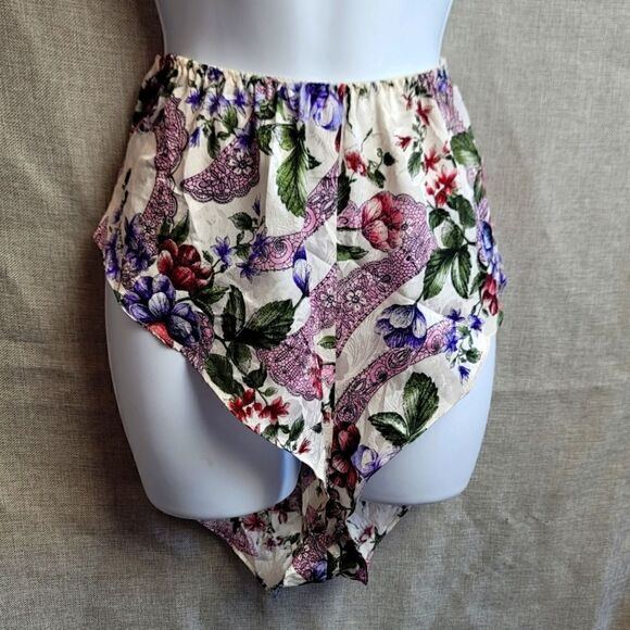 VICTORIA'S SECRET GOLD LABEL Shorts - Picture 1 of 6